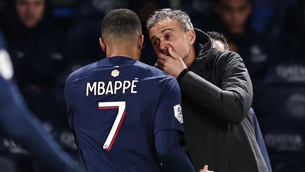 Luis Enrique y Mbappé tras un partido del PSG