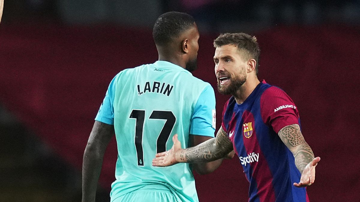 Iñigo Martínez en un partido del FC Barcelona