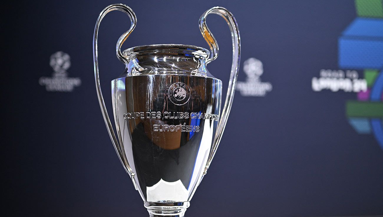 Trofeo de la Champions League en un sorteo
