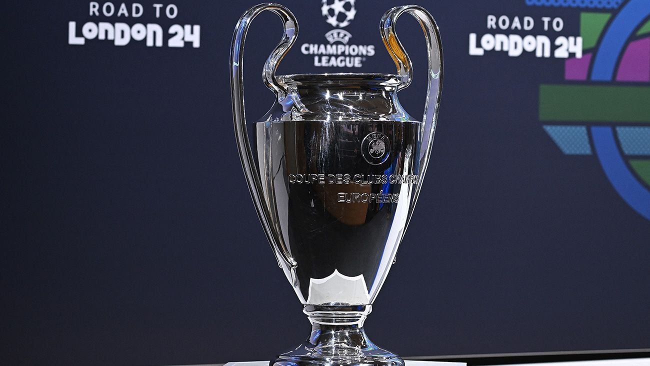 El trofeo de Champions League en el sorteo