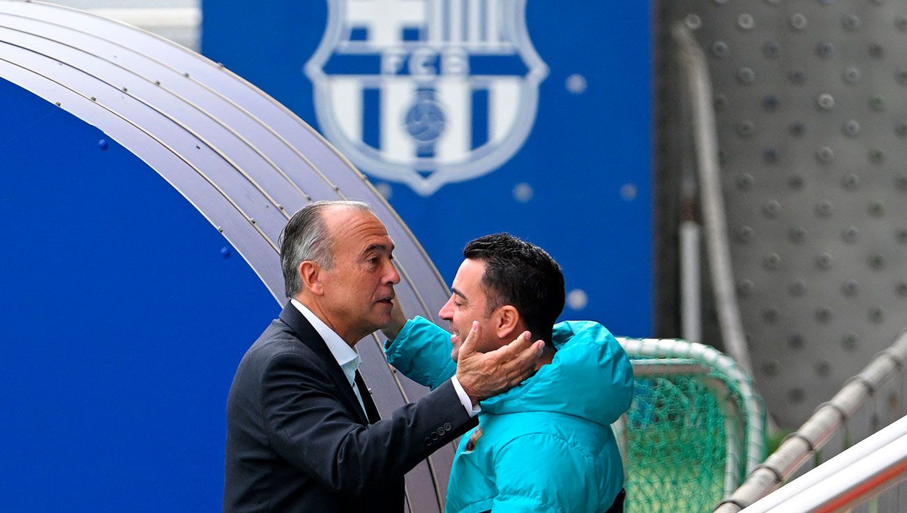 Rafa Yuste y Xavi antes de un entrenamiento del Barça