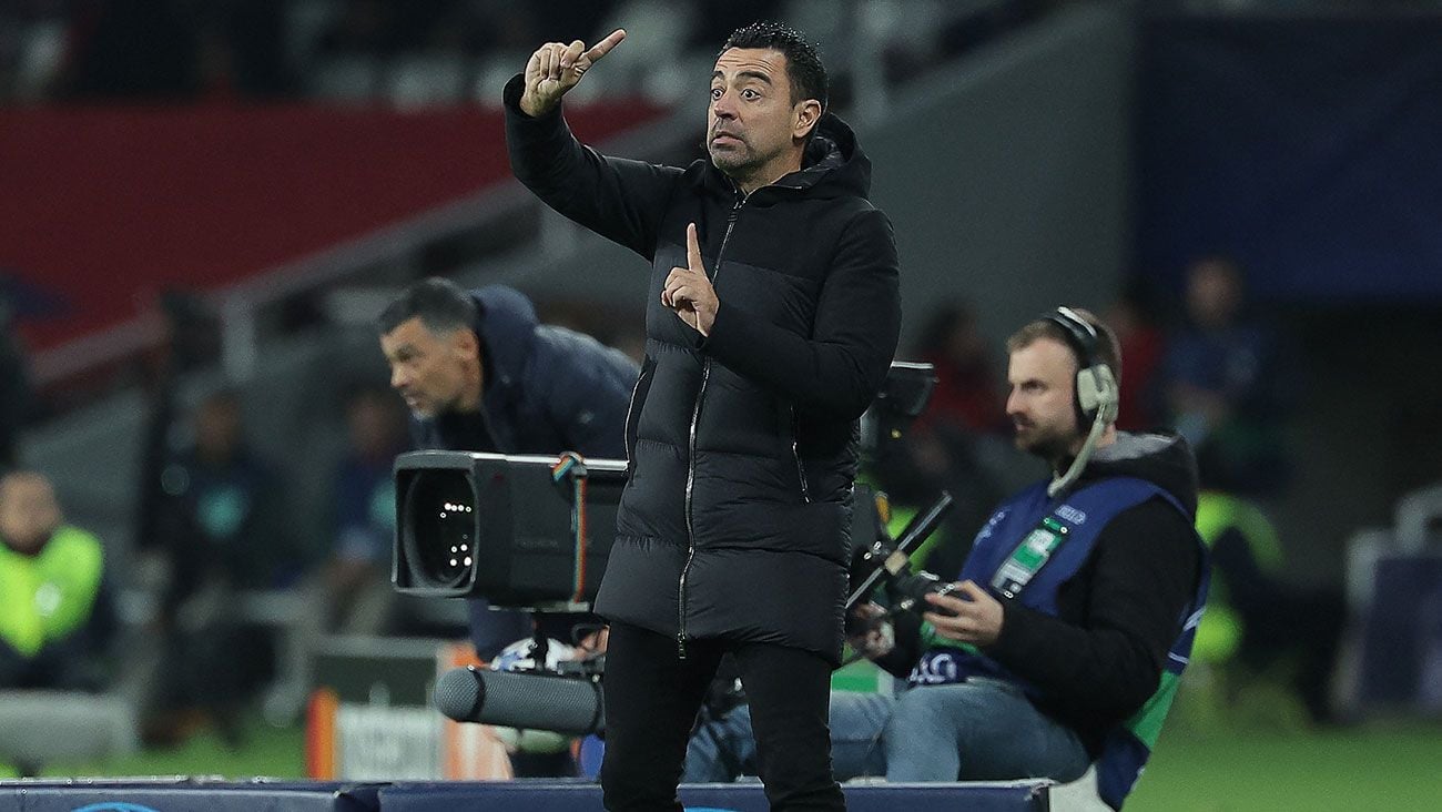 Xavi Hernández durante un partido del Barça