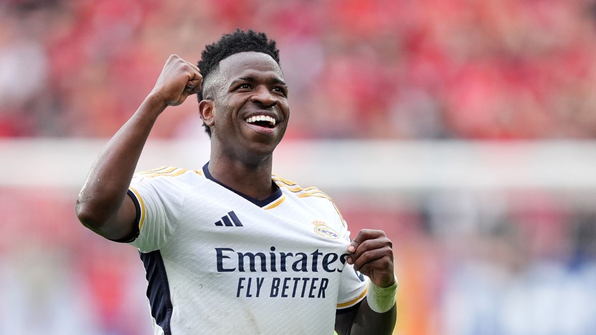 Vinicius Jr celebra un gol en El Sadar