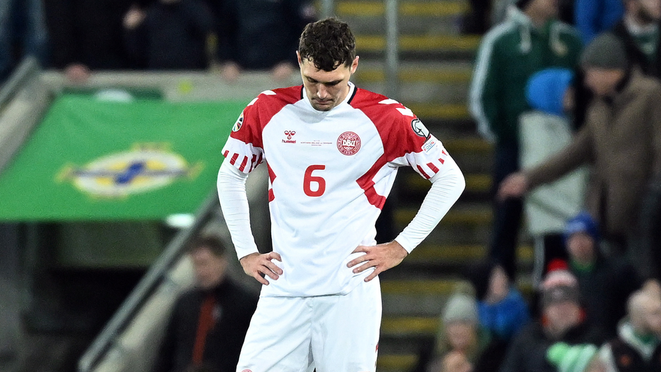 Andreas Christensen en el duelo entre Dinamarca e Irlanda del Norte en la eliminatorias para la Eurocopa 2024