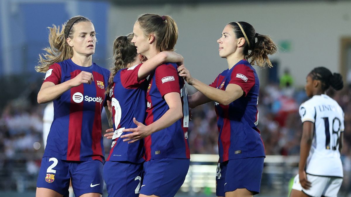 Las jugadoras del FC Barcelona celebran un gol en Valdebebas