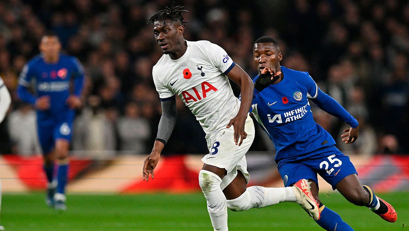 Yves Bissouma durante un Tottenham-Chelsea