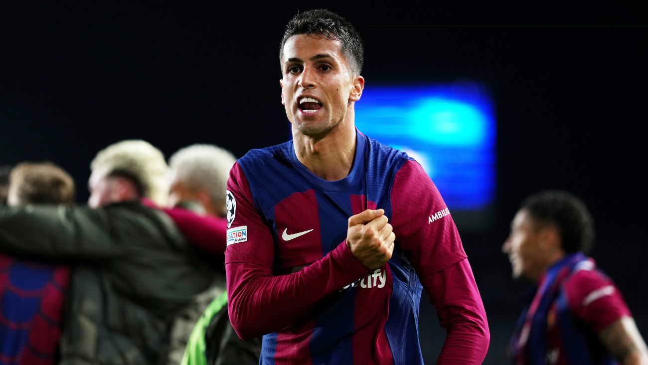 Joao Cancelo en el duelo de vuelta de los octavos de final de la UEFA Champions League ante el Nápoles