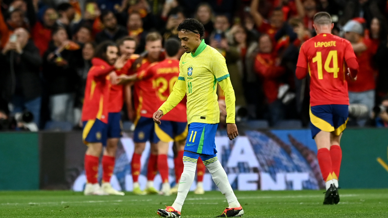 Raphinha en el duelo entre la selección de España y Brasil