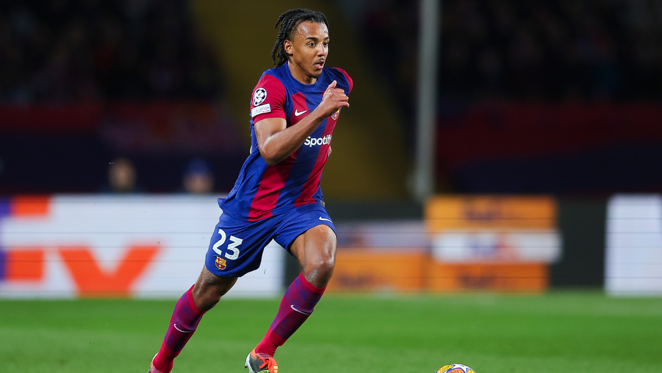 Jules Koundé en el duelo de vuelta entre el FC Barcelona y el Nápoles en los octavos de final de la UEFA Champions League