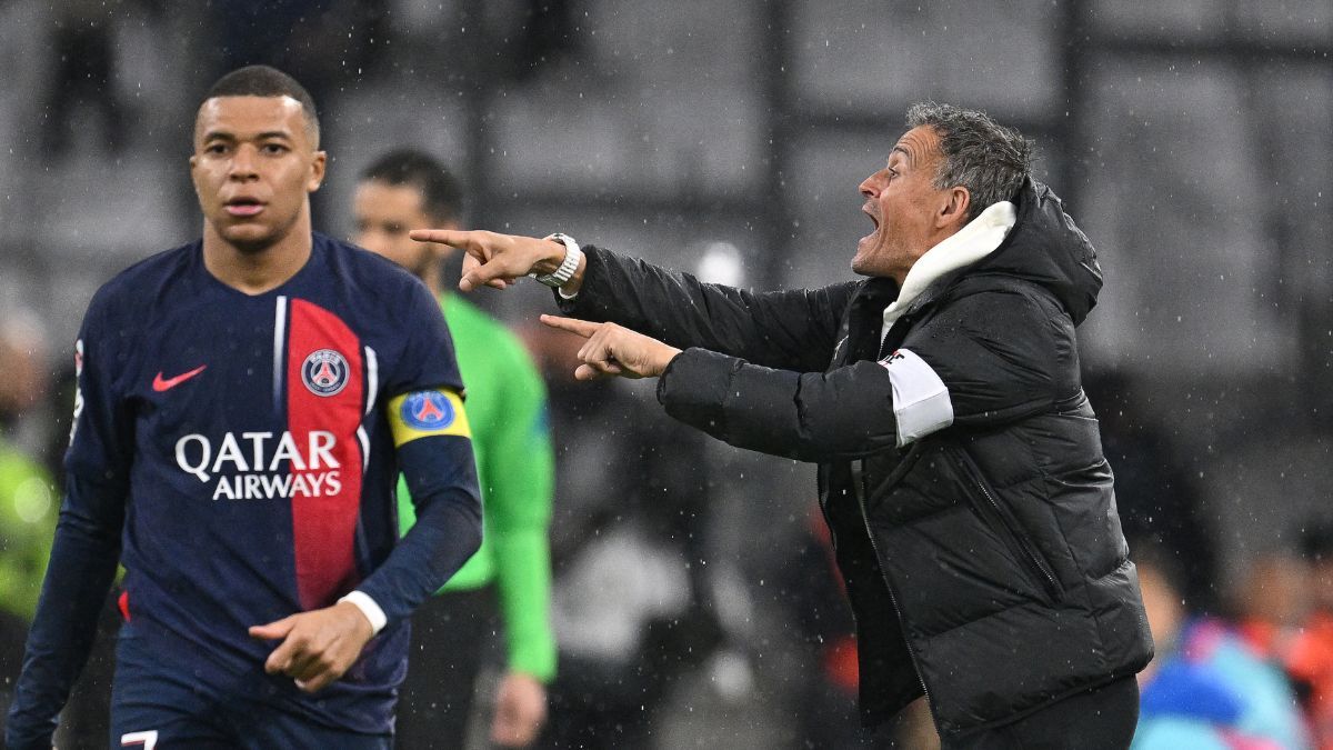 Luis Enrique y Mbappé en un partido del PSG