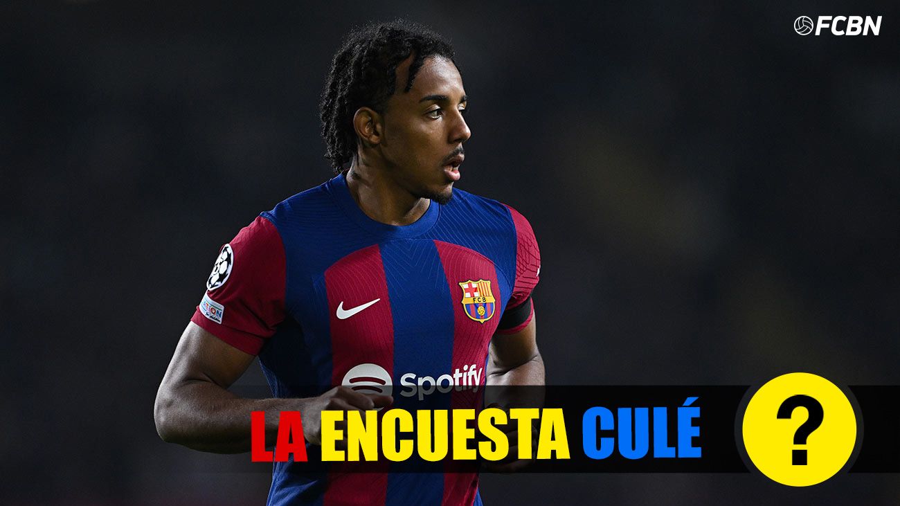 Jules Koundé durante un partido con el Barça