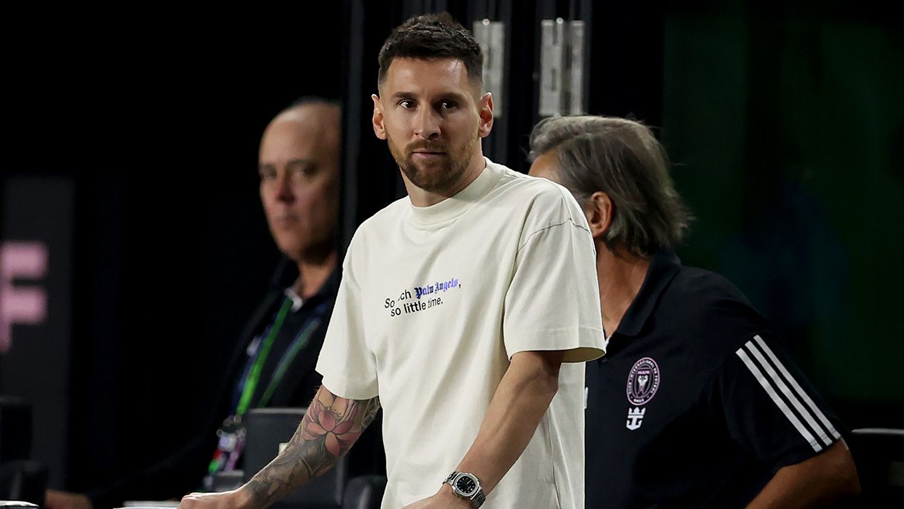 Leo Messi en la grada durante un partido del Inter Miami