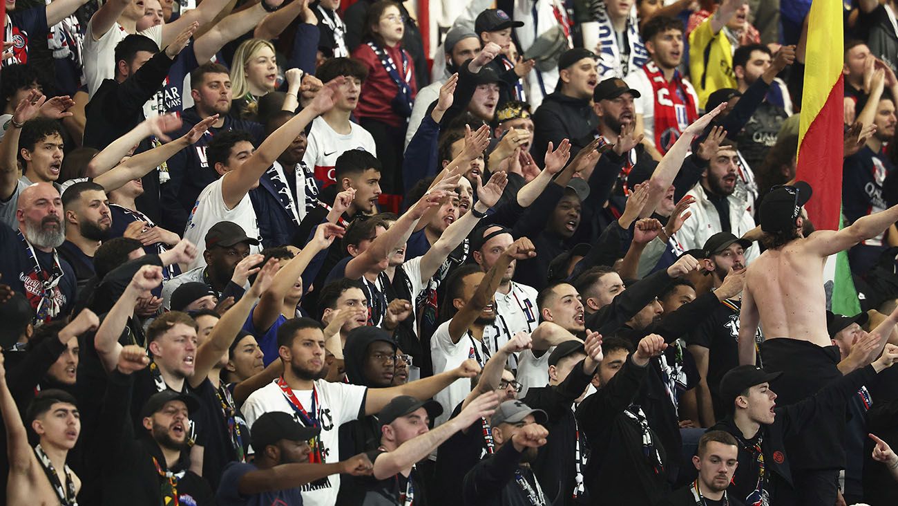 PSG fans during the match against Clermont