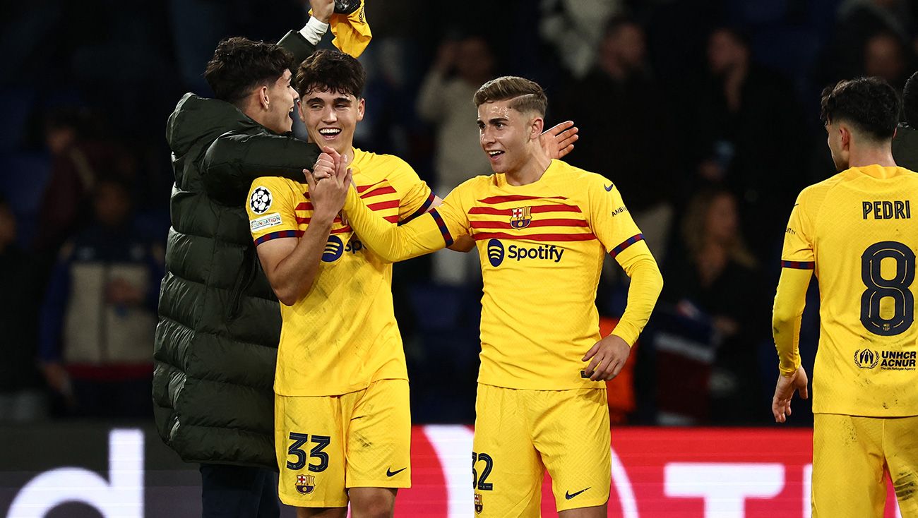 Héctor Fort, Cubarsí, Fermín y Pedri celebrando una victoria del Barça