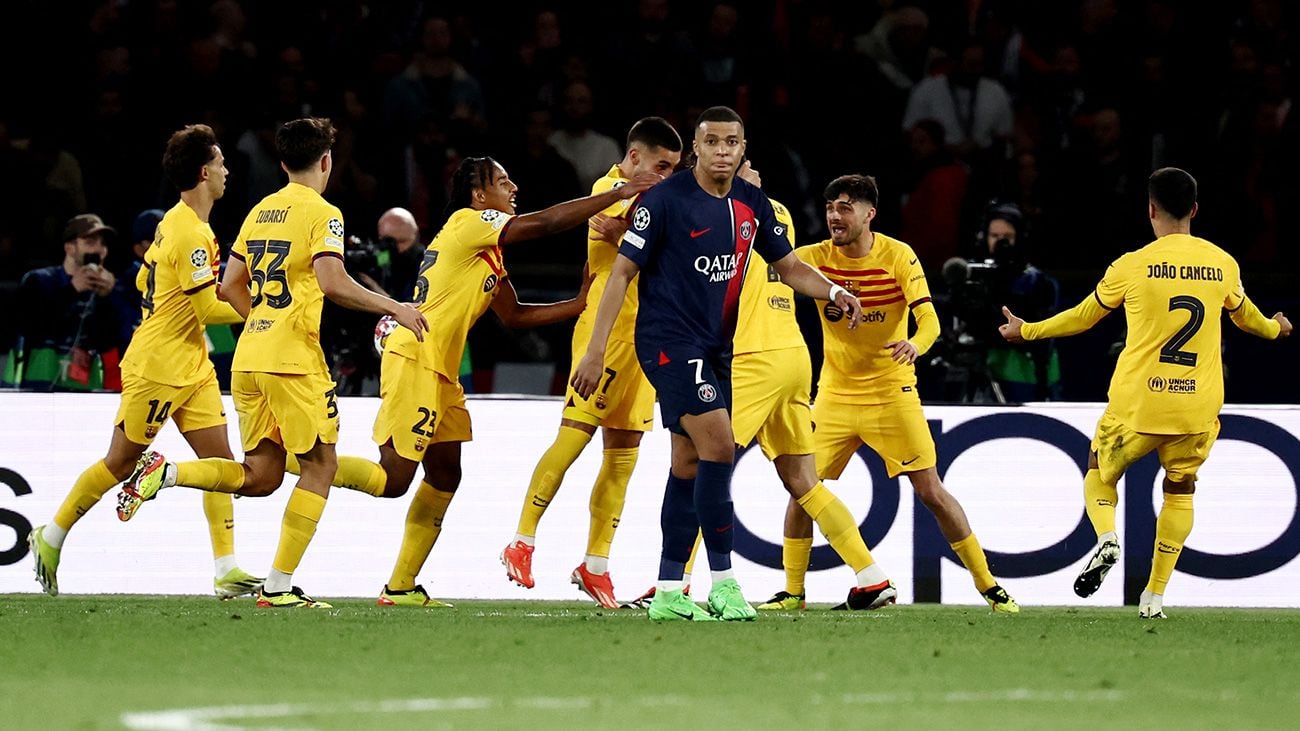 Los jugadores del Barça celebran un gol ante el PSG