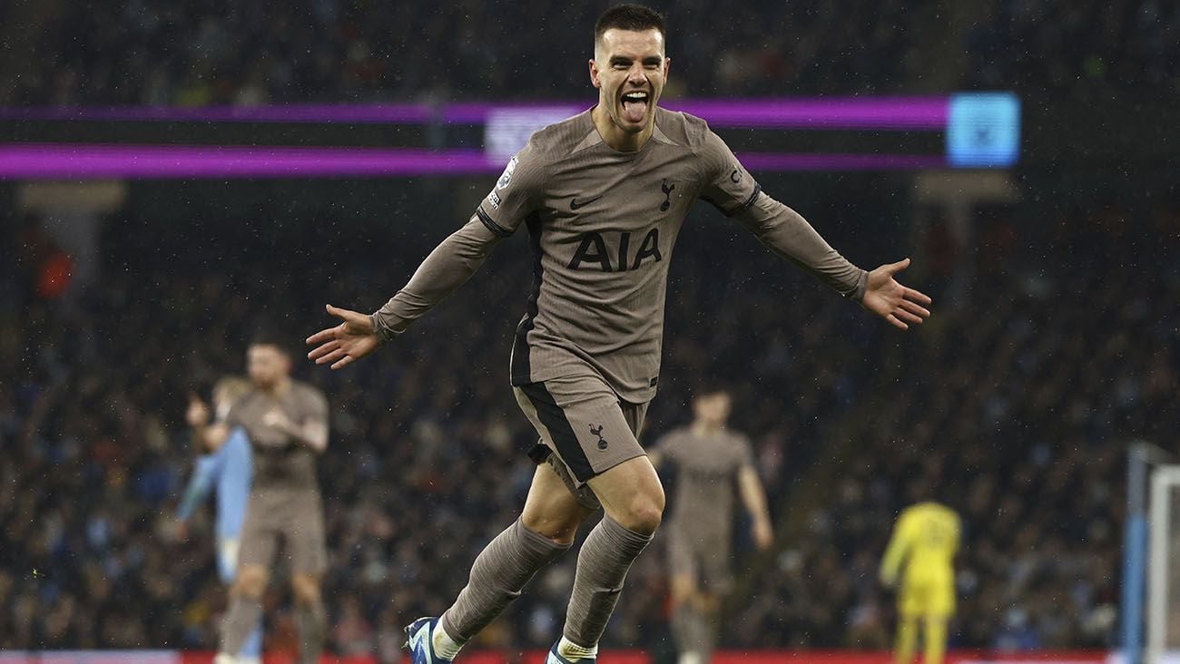 GIovani Lo Celso celebrating a goal with Tottenham