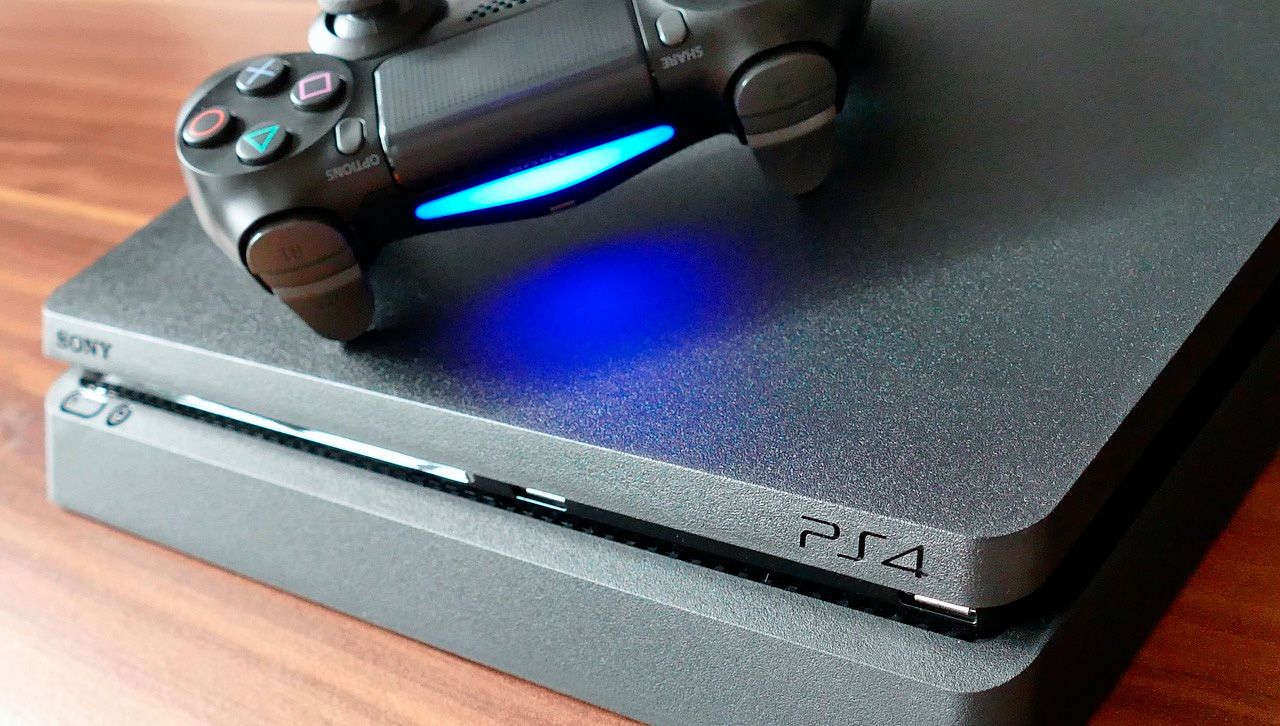 La PS4 con un mando