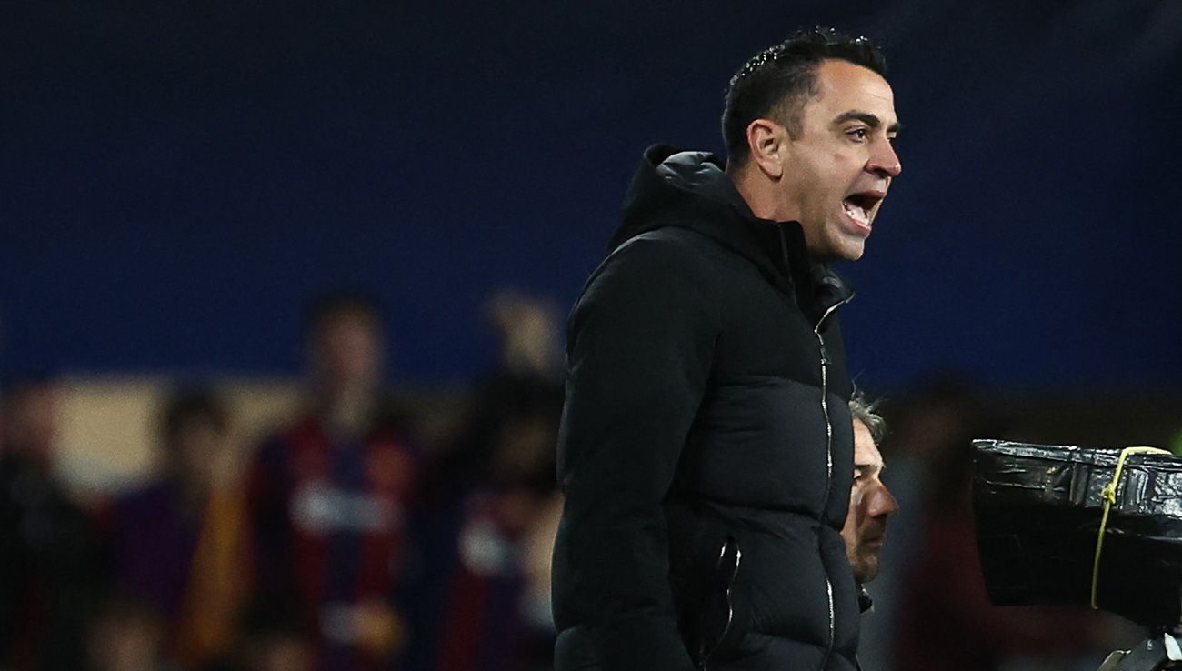 Xavi Hernández durante un partido del Barça