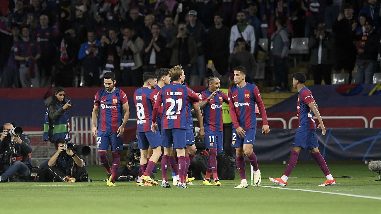 Futbolistas del FC Barcelona durante el duelo ante el PSG (1-4)