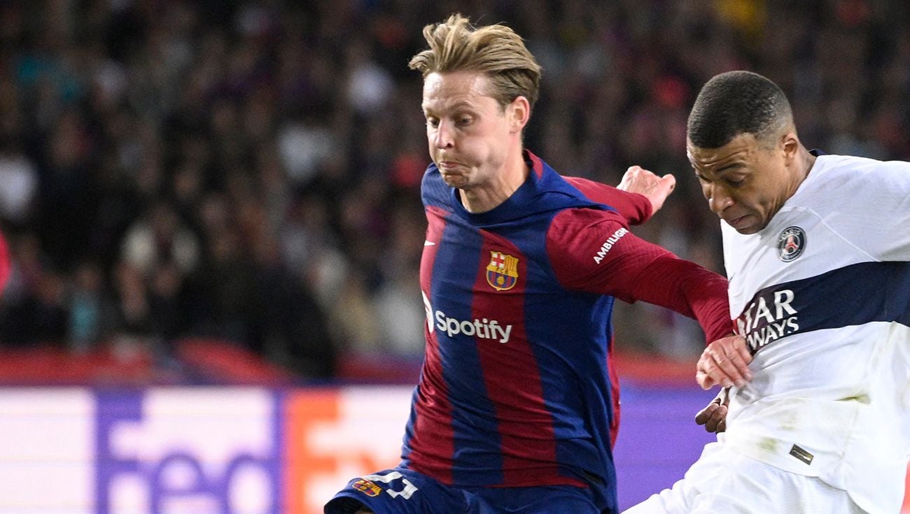 Frenkie de Jong ante Mbappé en el Barça-PSG