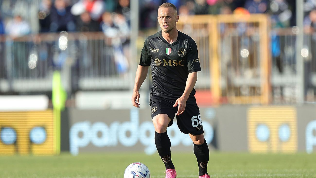 Stanislav Lobotka in a match with Napoli