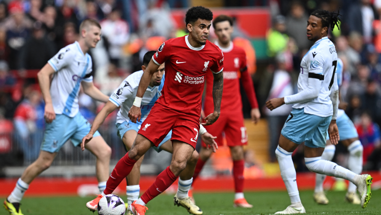 Luis Díaz en el duelo entre el Liverpool y el Crystal Palace en la Premier League