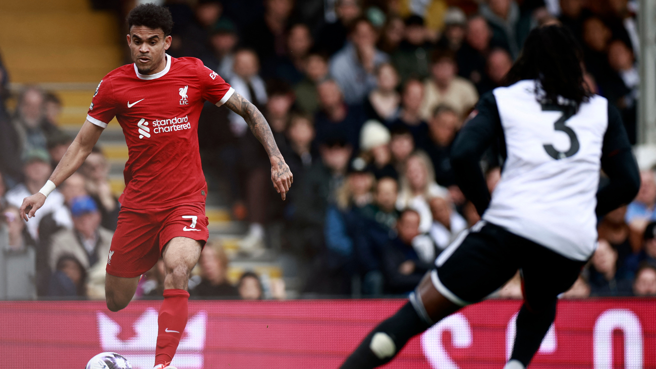 Luis Díaz en el duelo entre el Liverpool y el Fulham en la Premier League