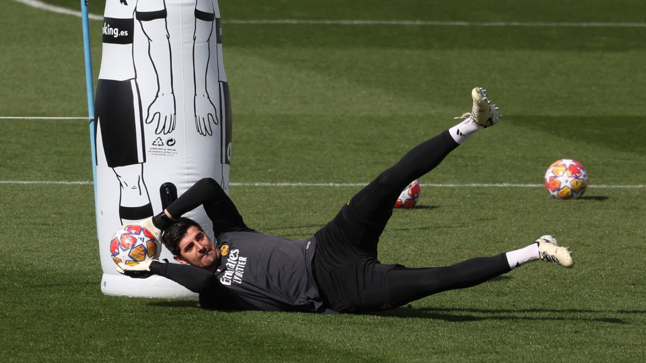 Thibaut Courtois en un entrenamiento con el Real Madrid