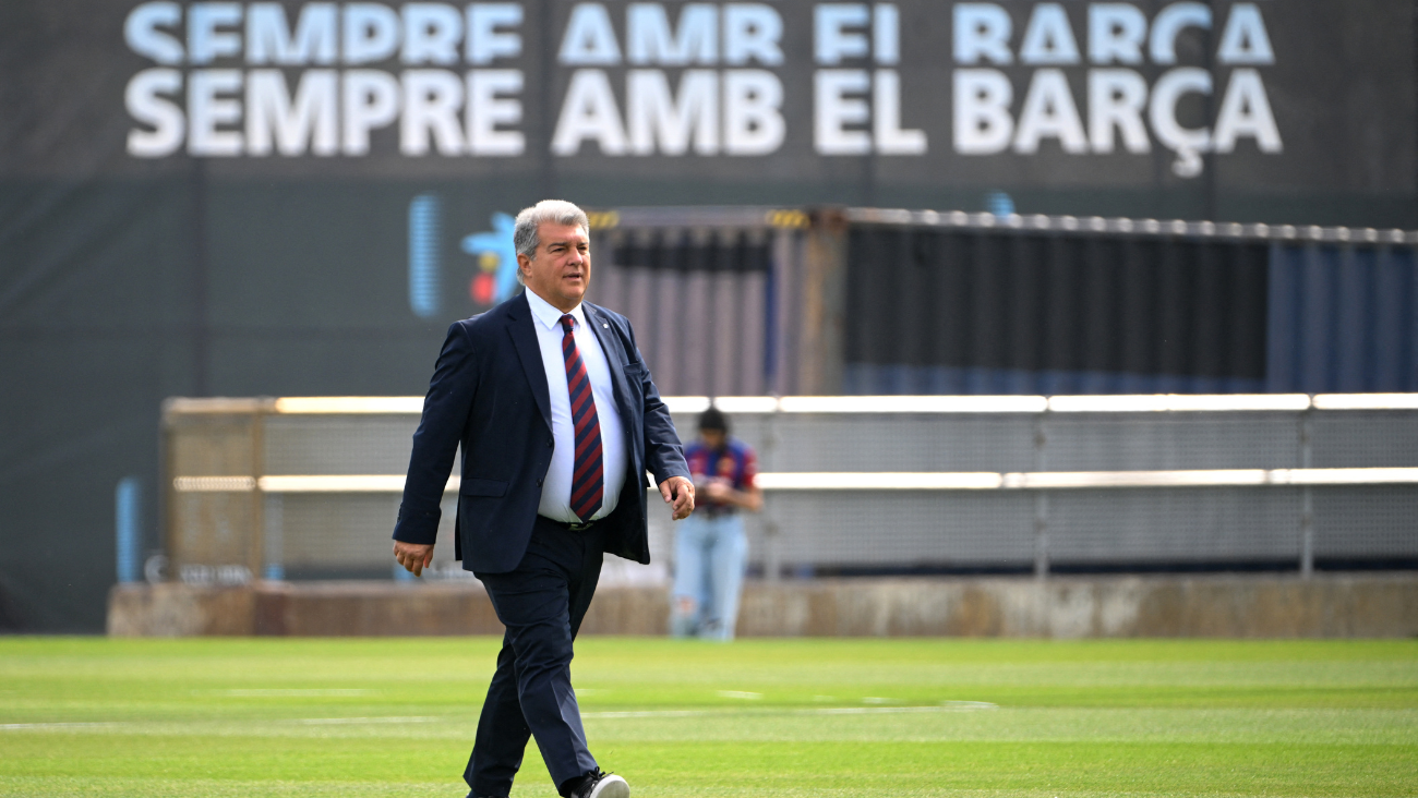 Joan Laporta en el campo de entrenamiento del FC Barcelona