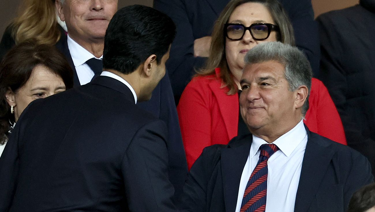 Nasseral Khelaifi saludando a Joan Laporta en el Barça-PSG de Champions