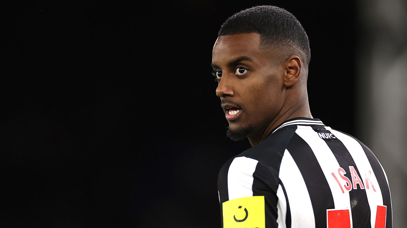 Alexander Isak en un partido del Newcastle