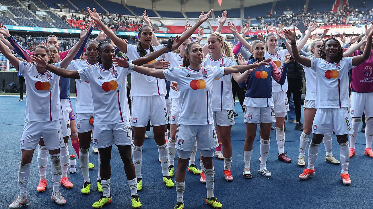 Olympique de Lyon festejando su paso a la final de la Women's Champions League