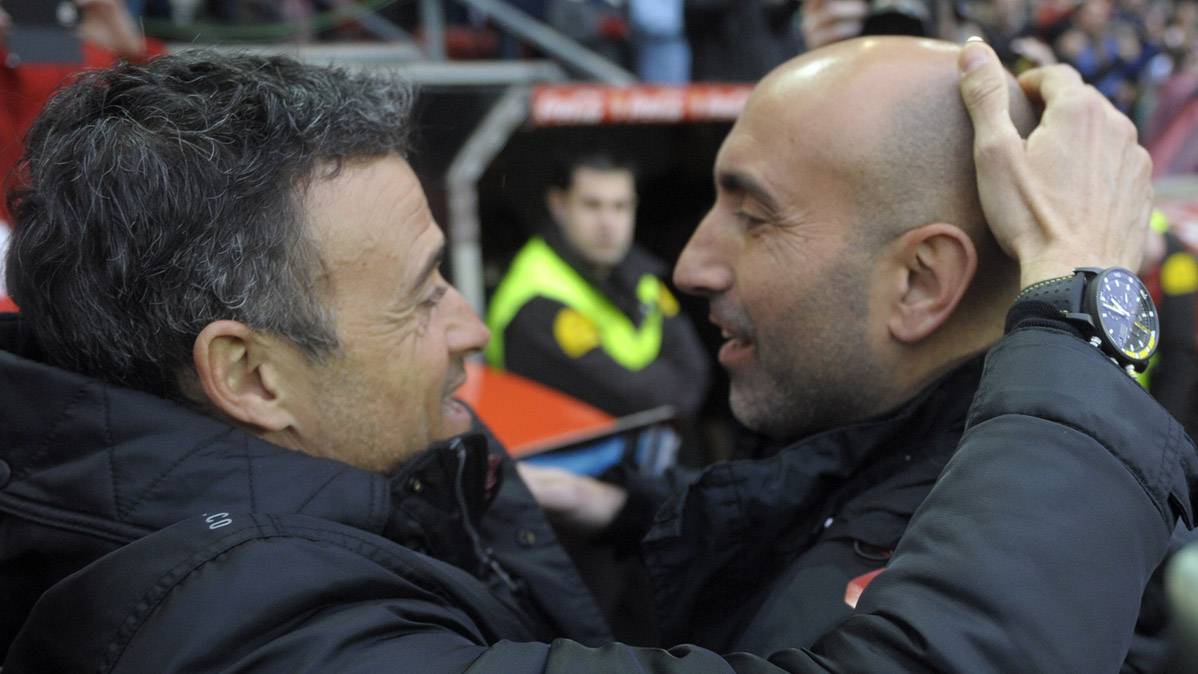Abelardo and Luis Enrique, greeting in The Molinón does some months