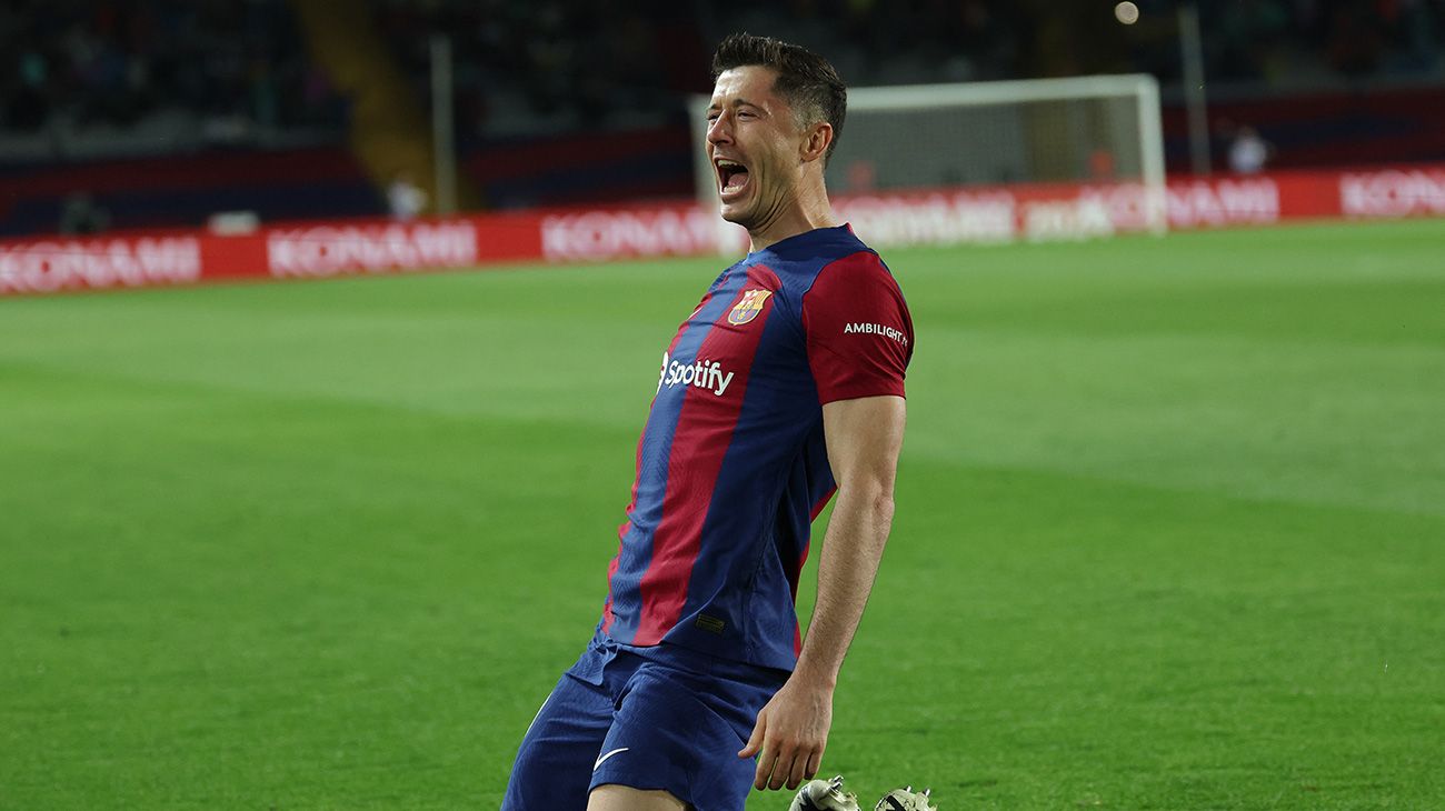 Robert Lewandowski celebrando su gol ante el Valencia