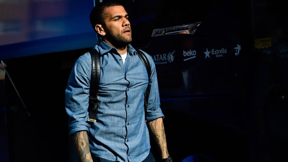 Dani Alves, with the expedition of the Barça course to Riazor
