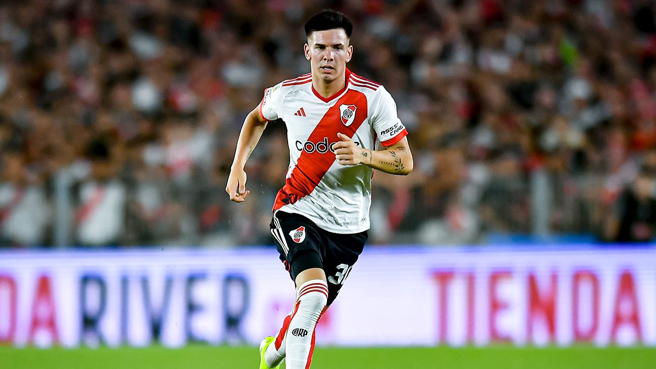 Franco Mastantuono durante un partido con River Plate