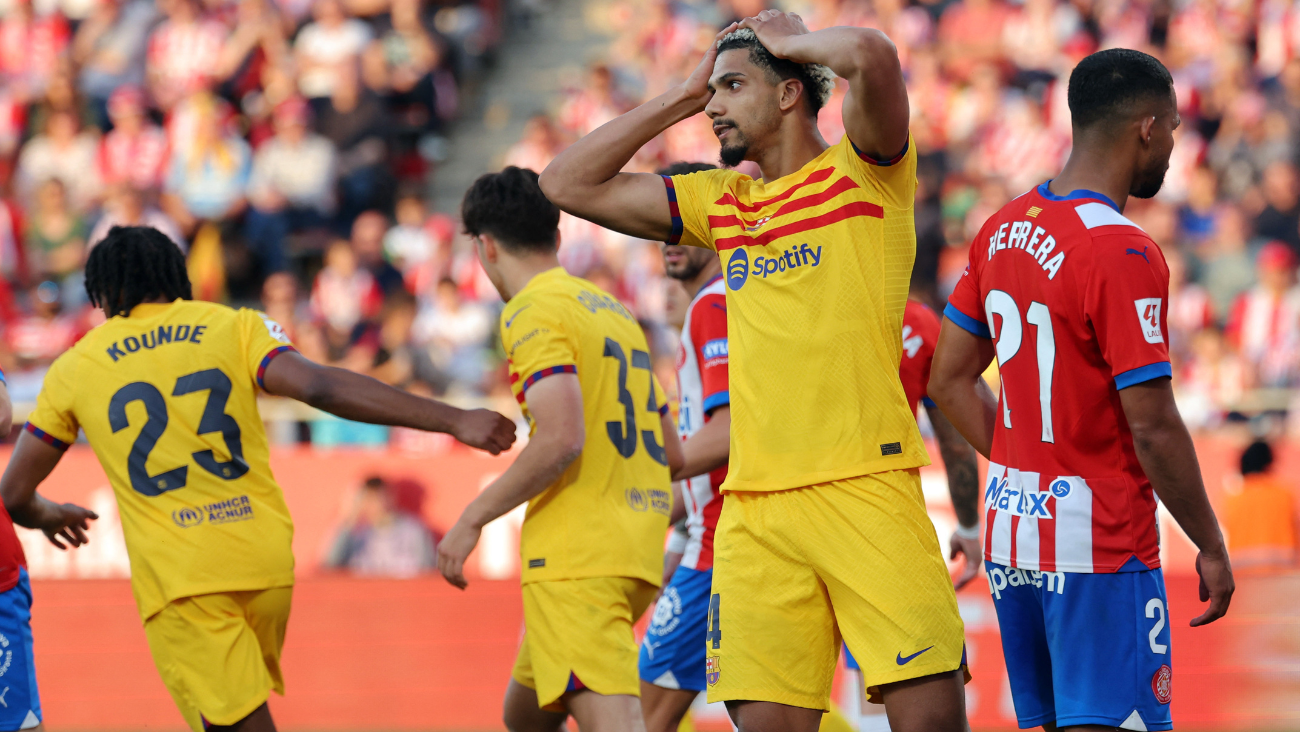 Jules Kouné, Pau Cubarsí y Ronald Araújo en la derrota del Barça ante el Girona en LaLiga EA Sports