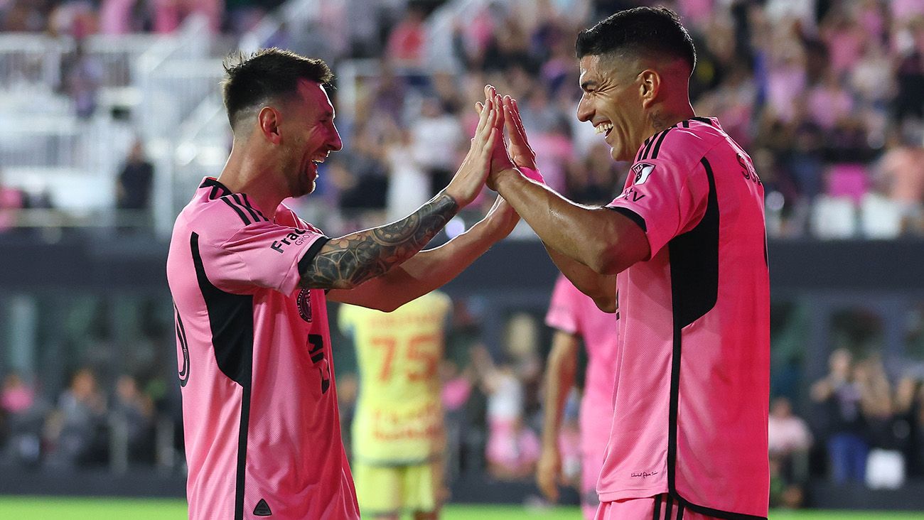 Leo Messi y Luis Suárez festejando un gol ante el NY Red Bulls