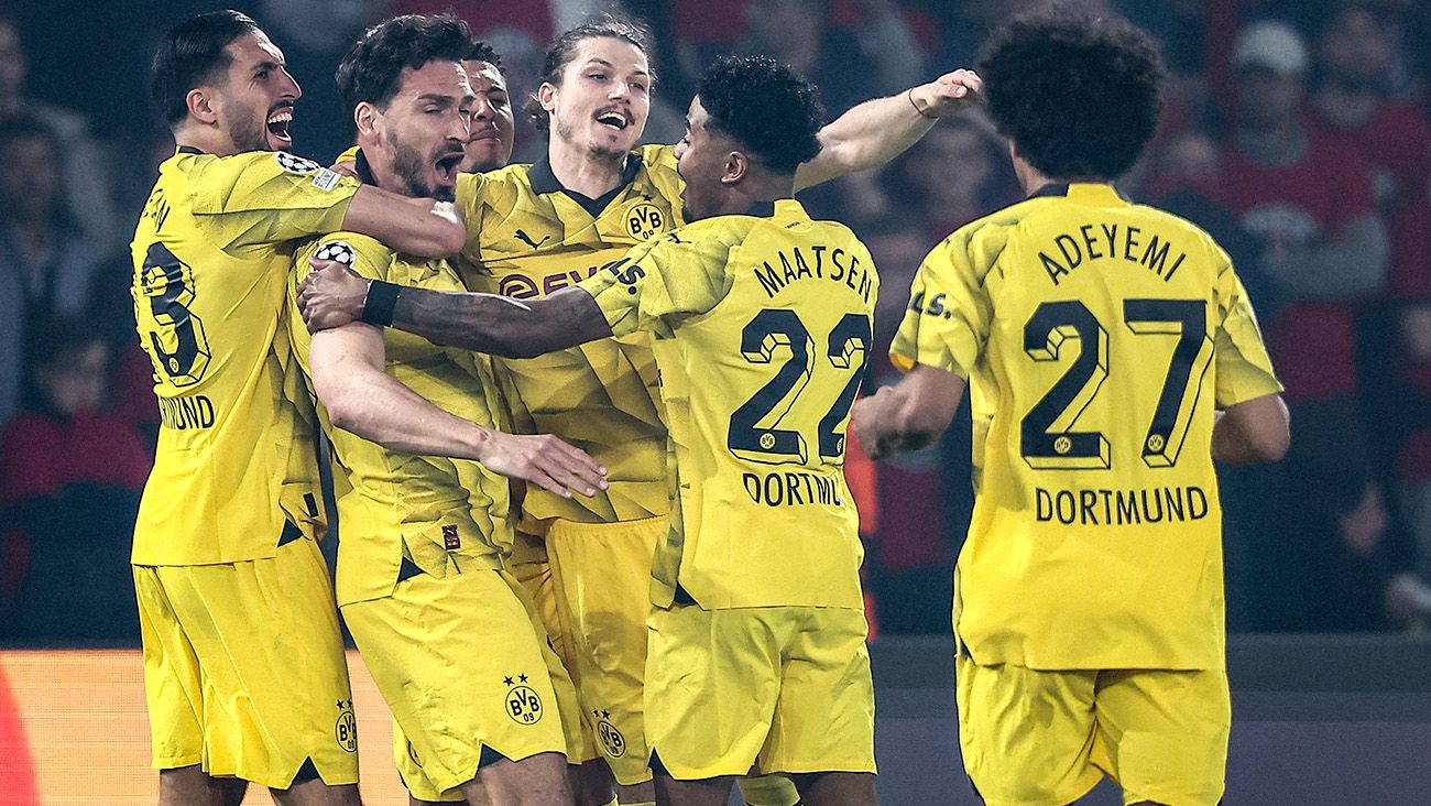 Jugadores del Borussia Dortmund festejan el gol de Matt Hummels al PSG