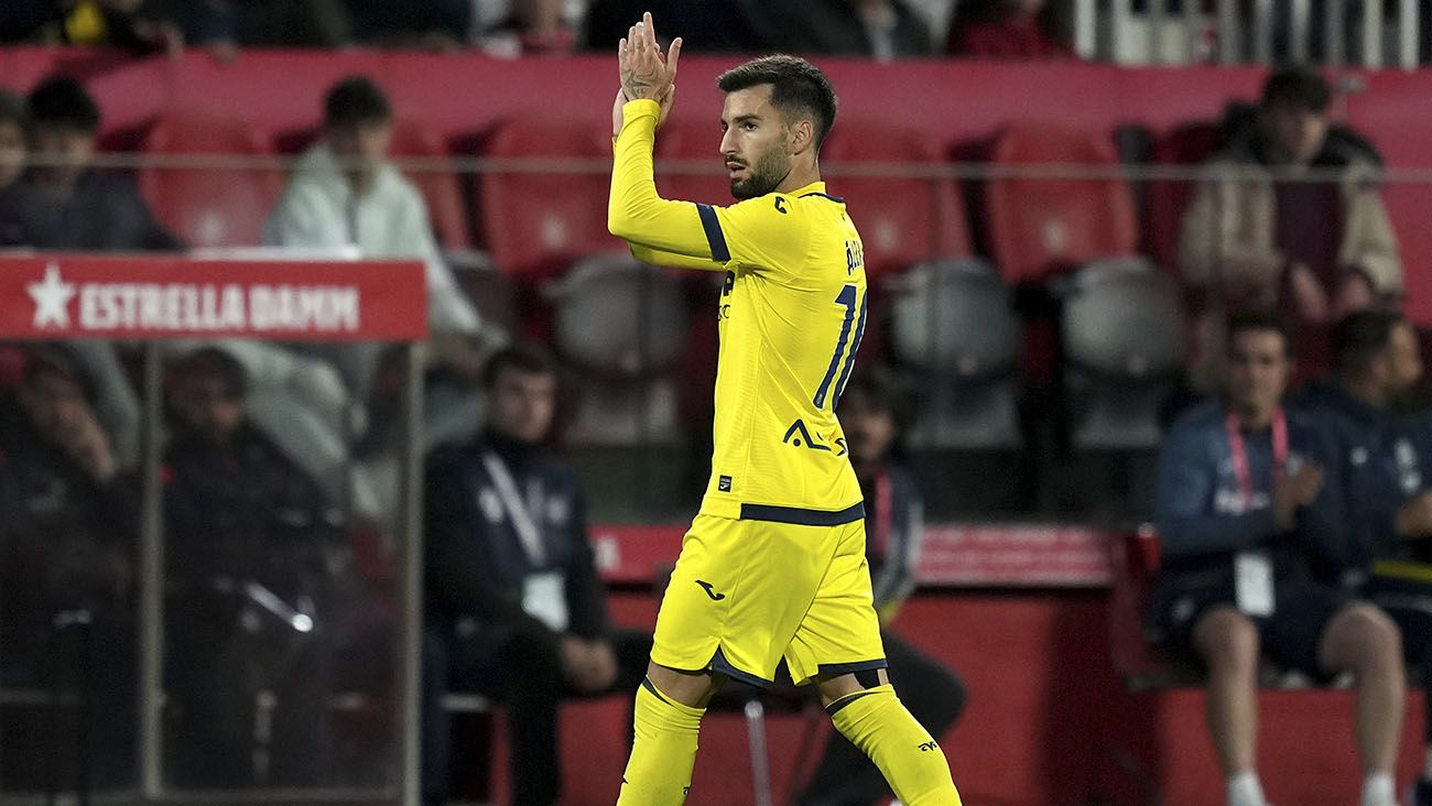 Álex Baena in a match with Villarreal