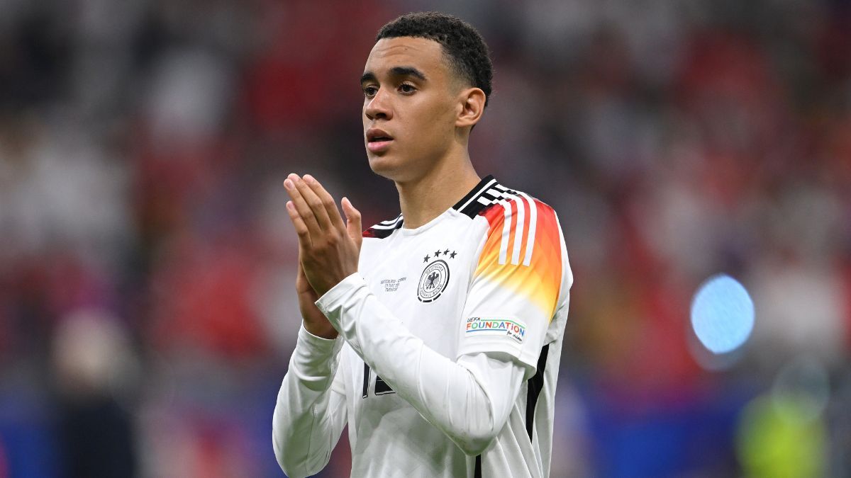 Jamal Musiala en un partido con Alemania