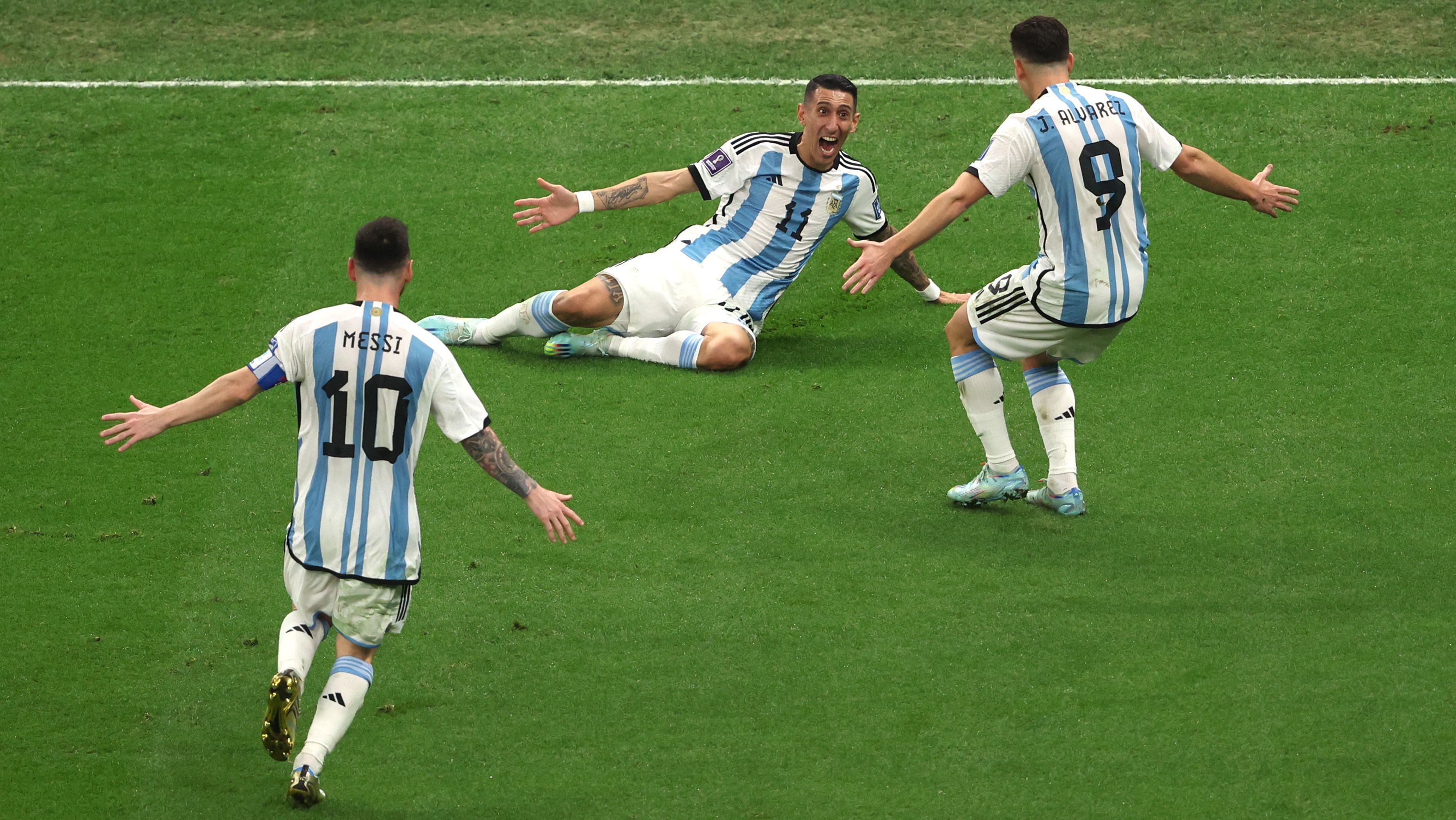 messi, julian alvarez, argentina, barcelona