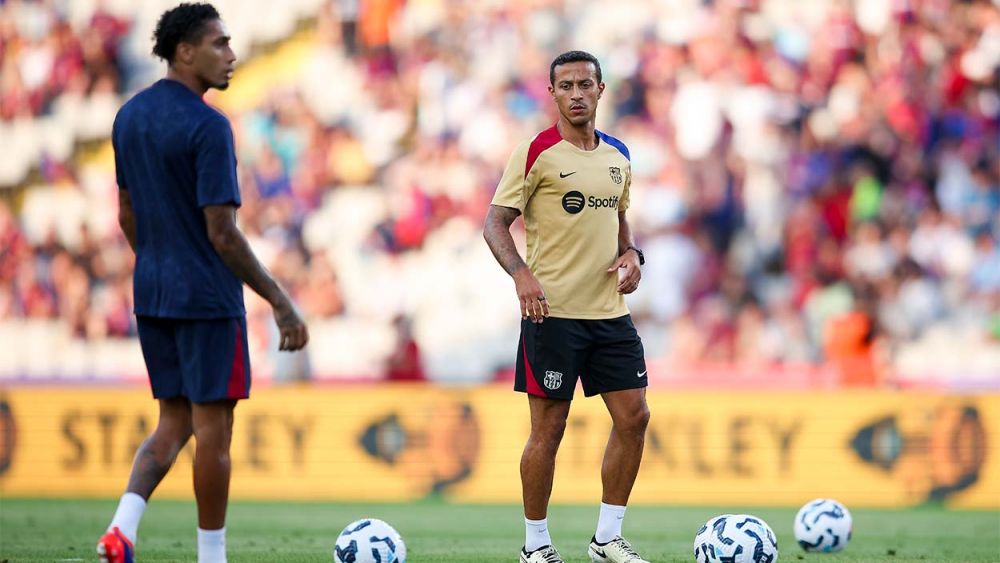Thiago Alcántara and Raphinha on the Montjuïc pitch Thiago Alcántara and Raphinha on the Montjuïc pitch