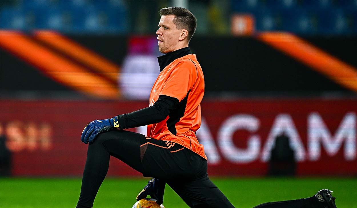 Wojciech Szczesny during a warm-up with Juventus