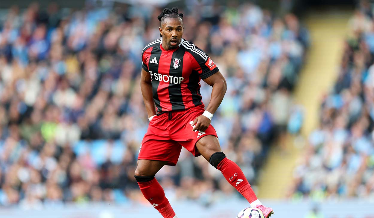 Adama Traoré en un partido con el Fulham