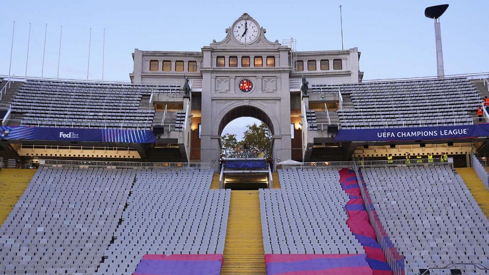 La grada de Montjuïc antes de un partido de Champions La grada de Montjuïc antes de un partido de Champions