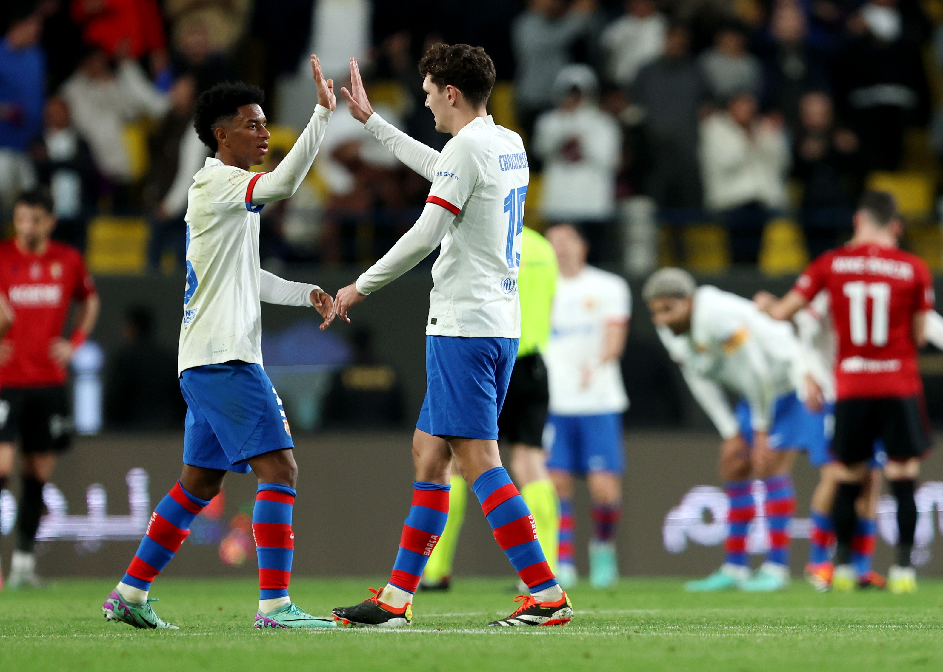 Uno de los posibles descartes del Barcelona fija postura sobre su futuro en el club