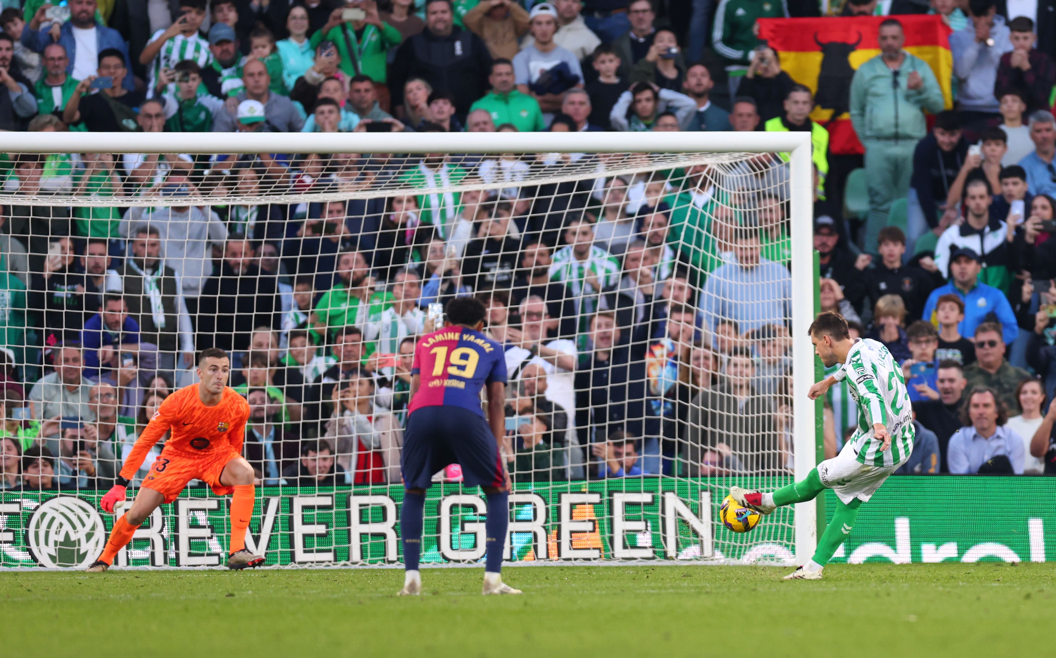 Lamine Yamal le puso fin a su racha de victorias como titular
