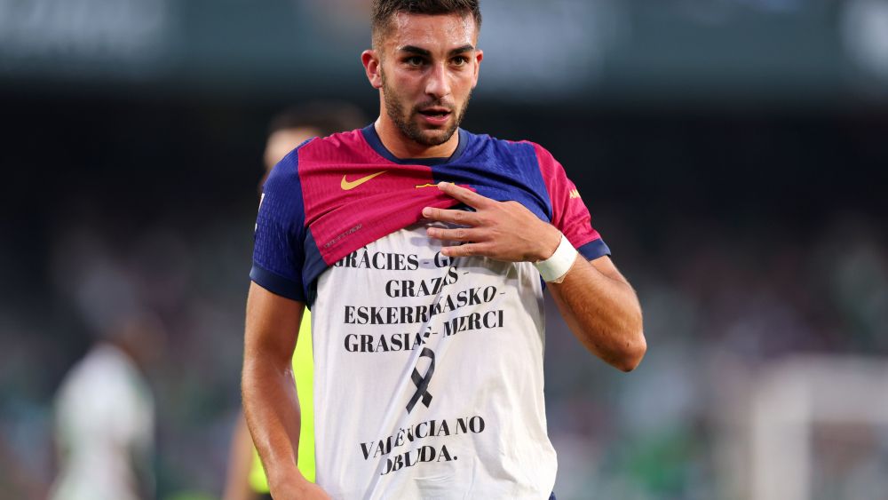 Ferran celebra su gol al Betis agradeciendo la ayuda a Valencia