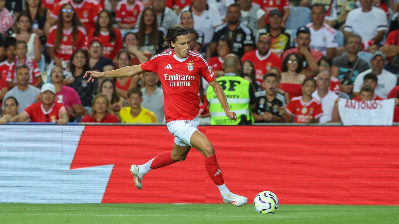 Álvaro Carreras en un encuentro con el Benfica esta temporada